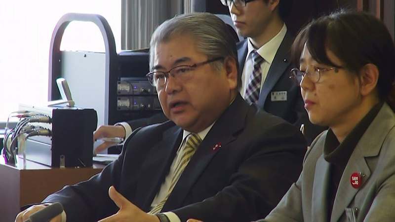 色をなして金子に答弁する上田市長、写真提供:やまと新聞社